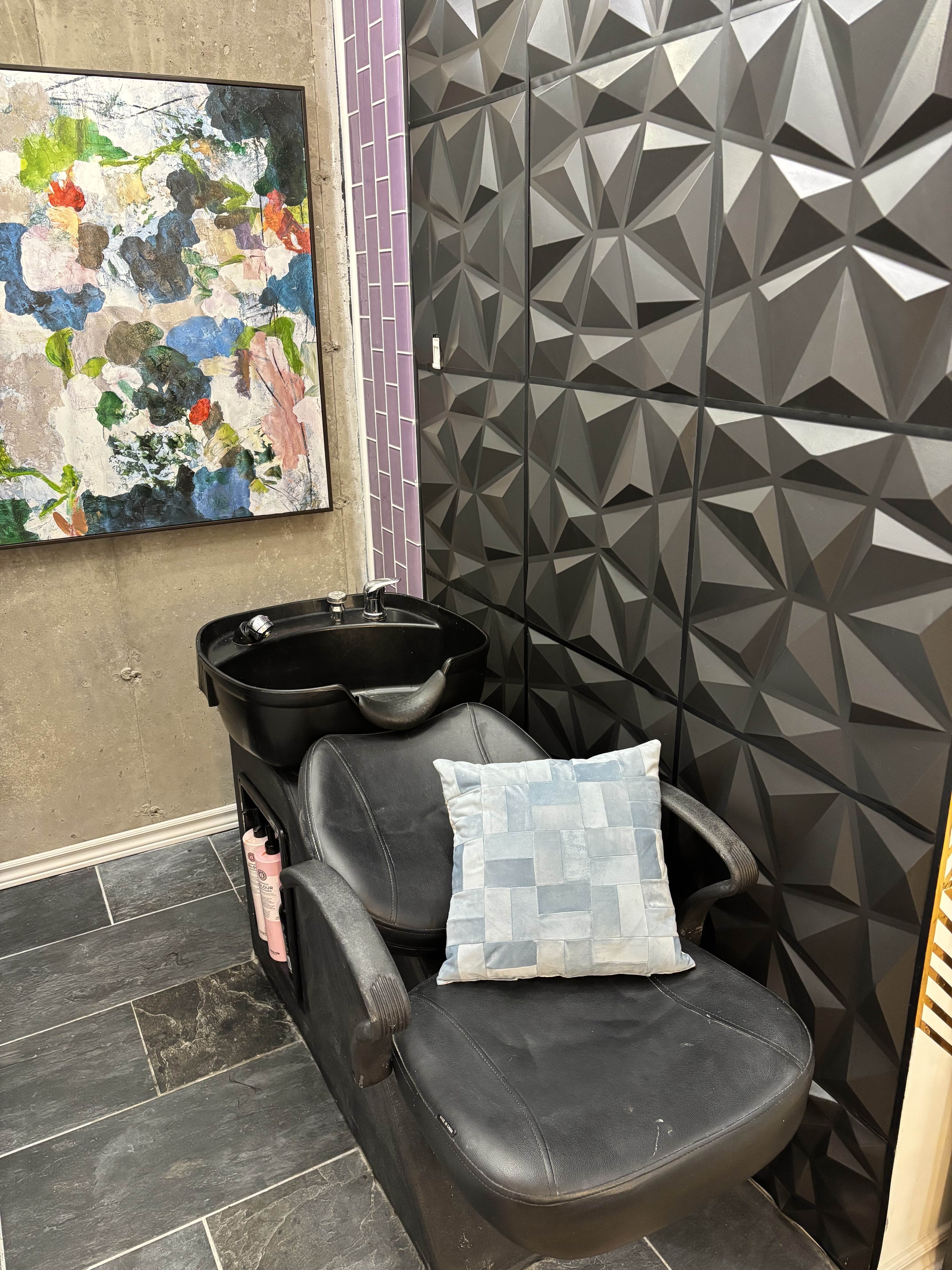 Hair washing station